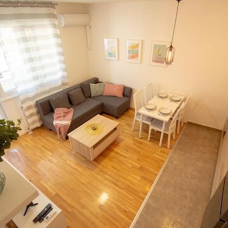 White Fields-Central 2-Bdrm Apartment With Parking Novi Sad Exteriör bild