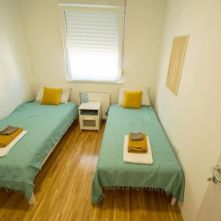 White Fields-Central 2-Bdrm Apartment With Parking Novi Sad Exteriör bild