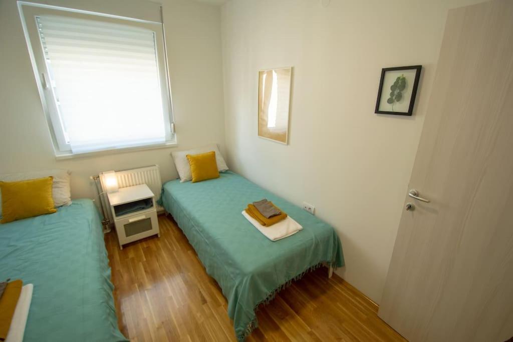 White Fields-Central 2-Bdrm Apartment With Parking Novi Sad Exteriör bild