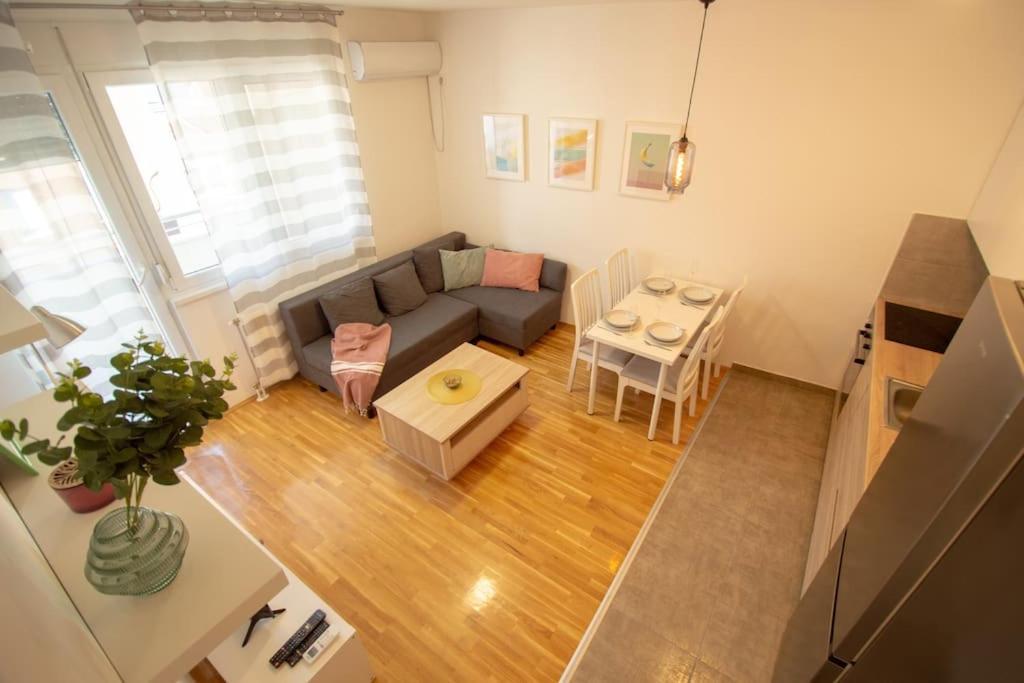 White Fields-Central 2-Bdrm Apartment With Parking Novi Sad Exteriör bild
