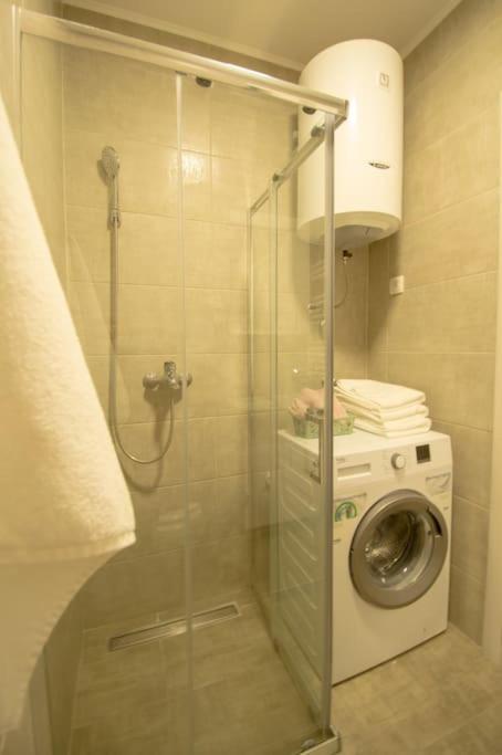 White Fields-Central 2-Bdrm Apartment With Parking Novi Sad Exteriör bild