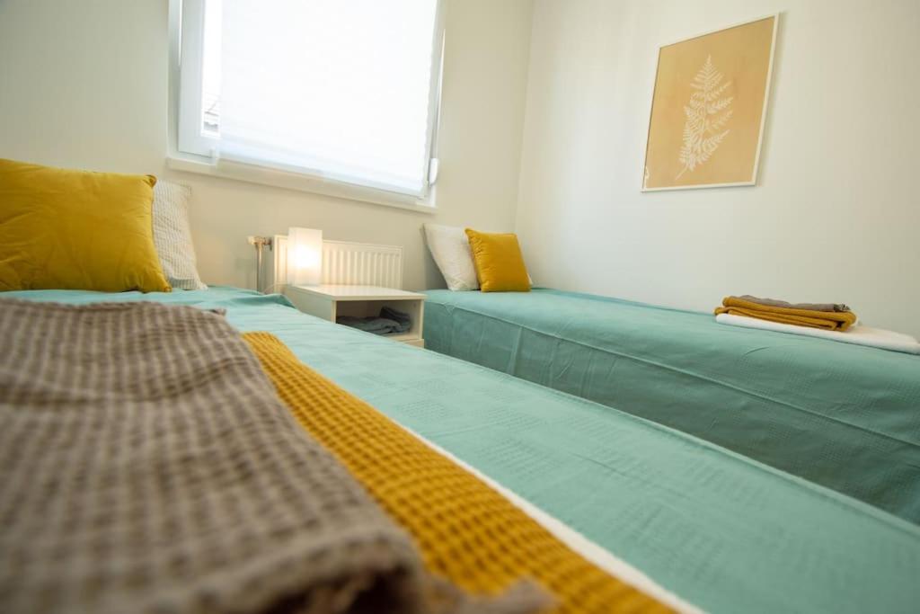 White Fields-Central 2-Bdrm Apartment With Parking Novi Sad Exteriör bild